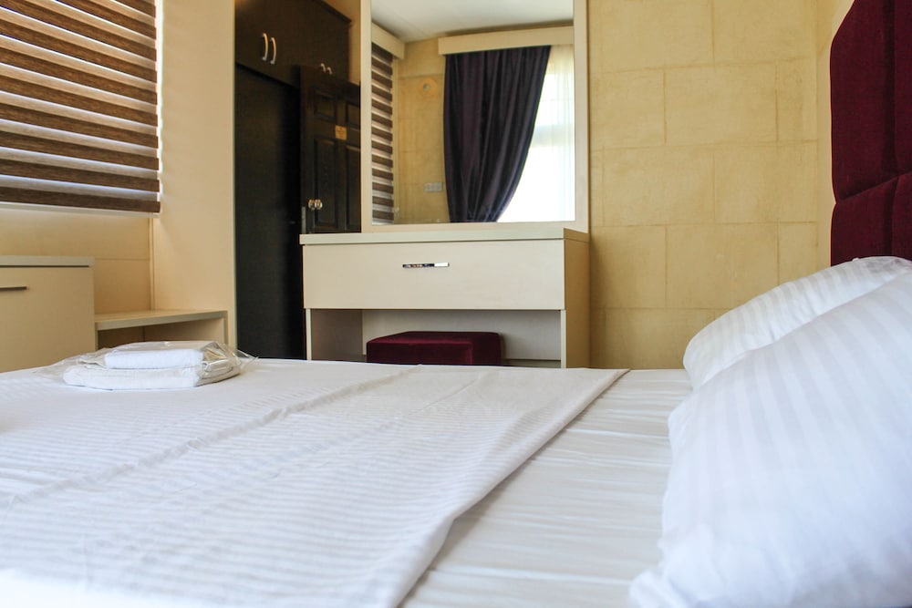 Lapida Garden Hotel 18/48