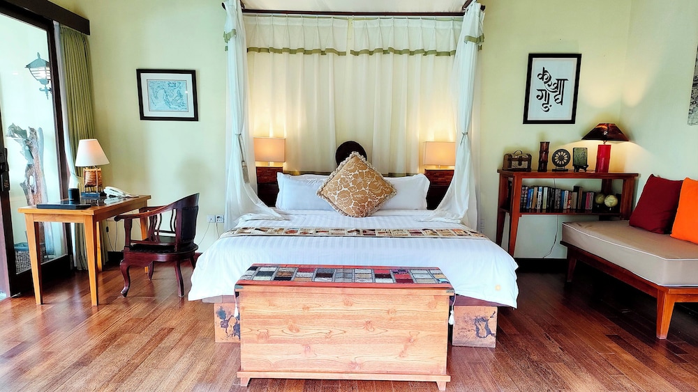 4 BEDROOMS, LUXURY, VILLA, POOL SIDE, PRIVATE POOL