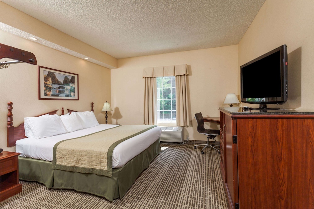 Baymont By Wyndham Columbia Maury 10/28