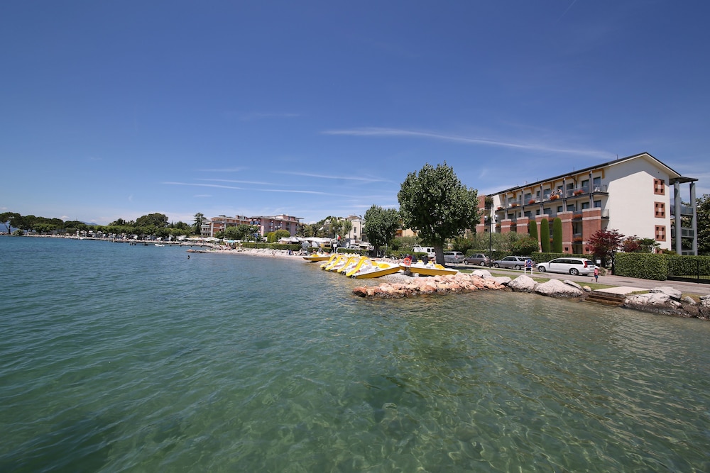 Hotel Du Lac et Bellevue 60/63