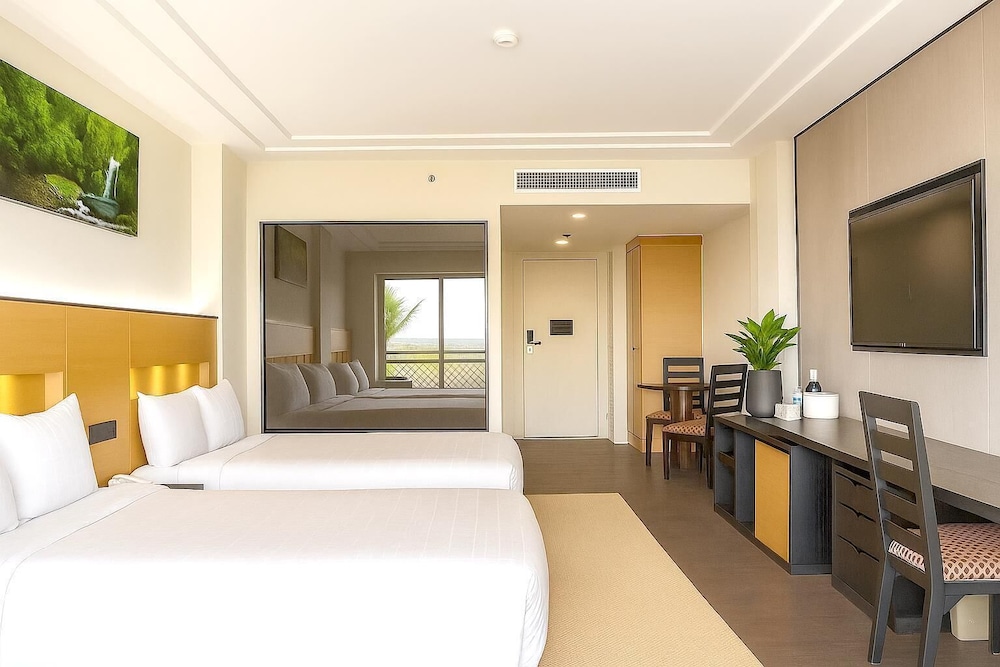 Bayview Hotel Guam 10/50