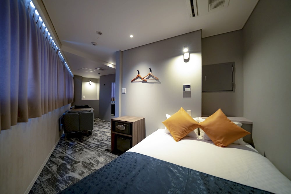 DELUXE, DOUBLE BED