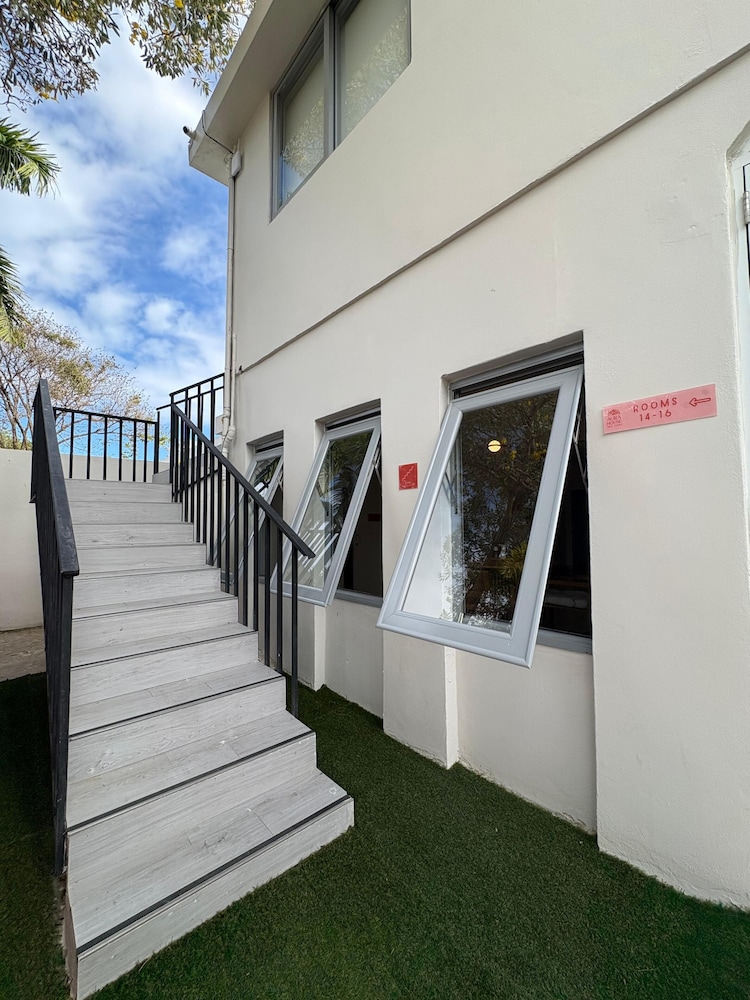 The Pelican Poshtel 43/50