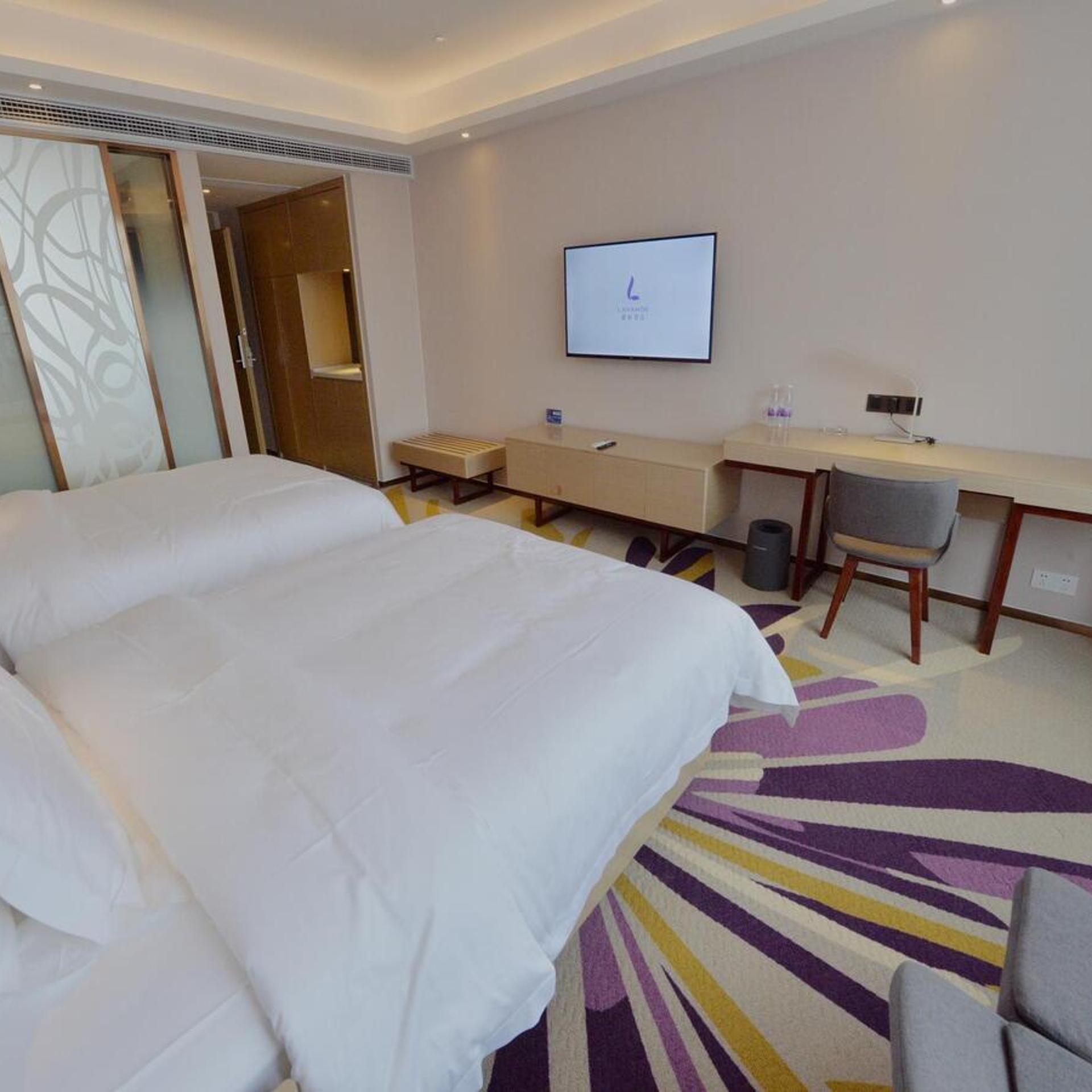 Lavande Hotel (Xingyi Jushan Avenue) 8/22