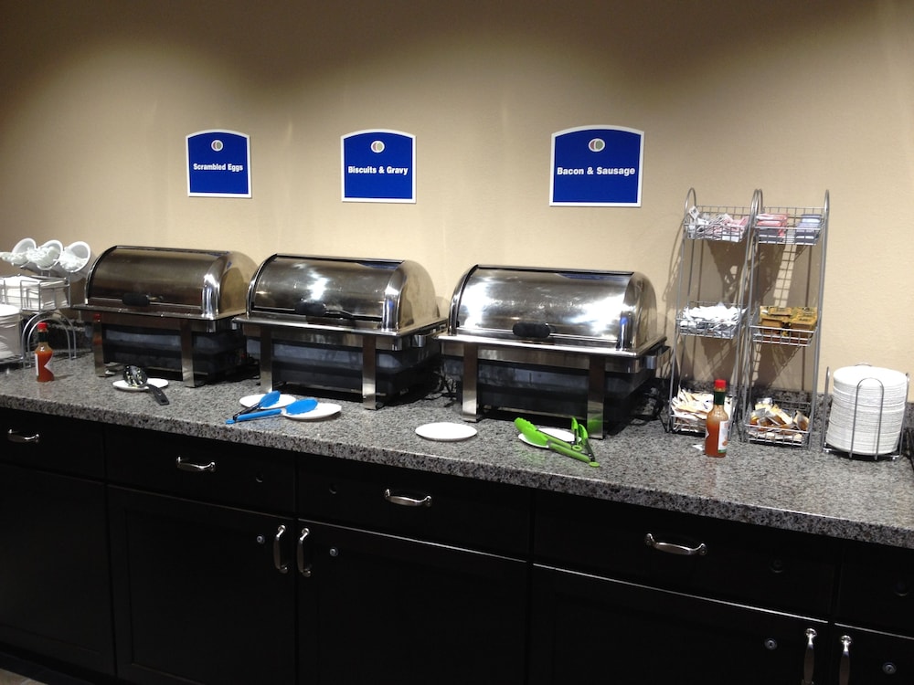 Boarders Inn and Suites by Cobblestone Hotels - Grand Island 41/75