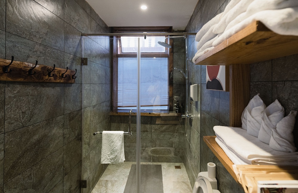 Tian's Resort 50/50