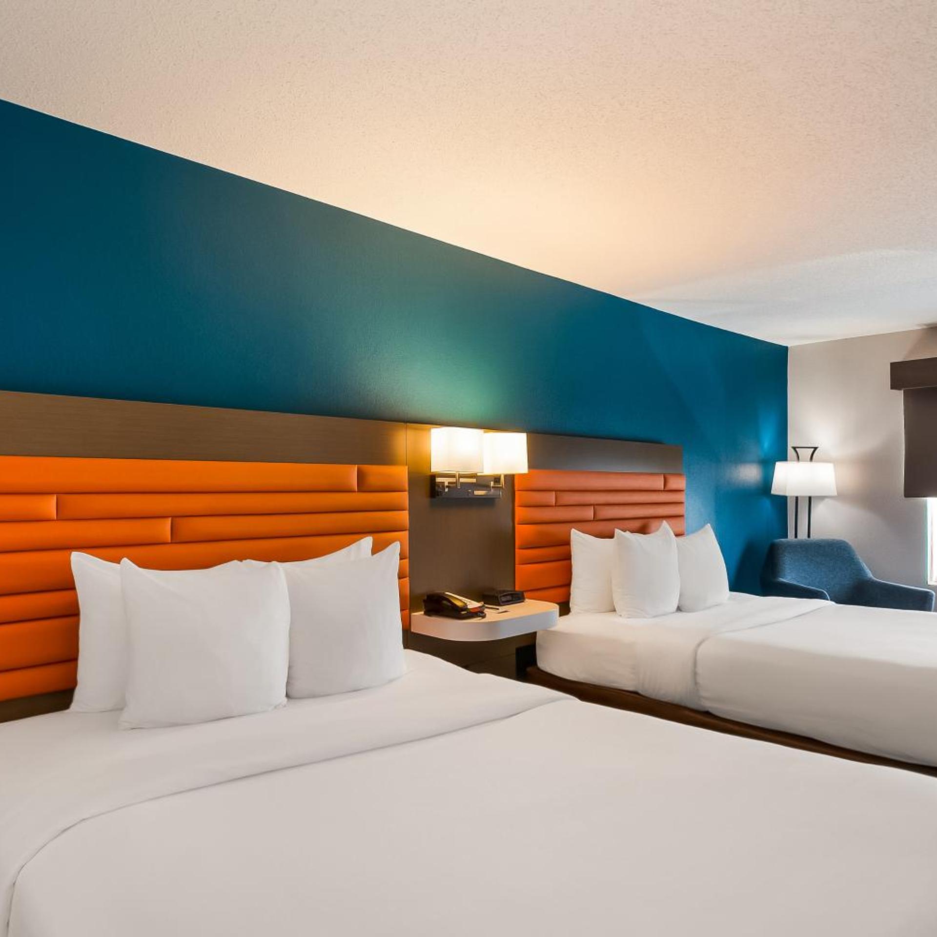 Efficiency, 2 Queen Beds, Accessible