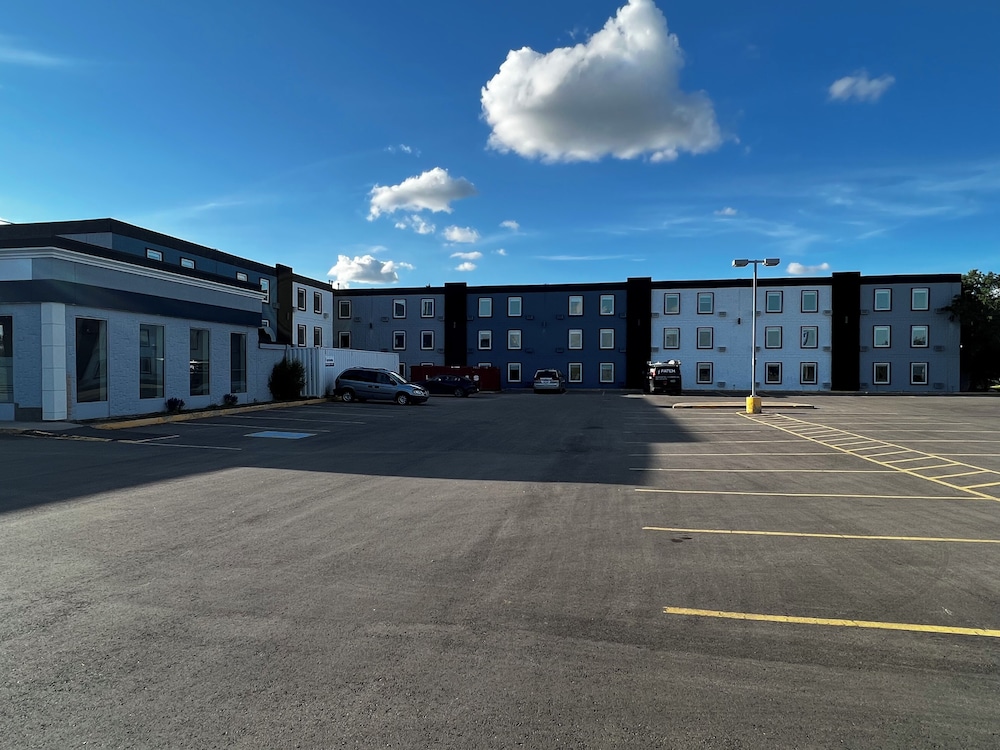 Travelodge by Wyndham Regina 60/65