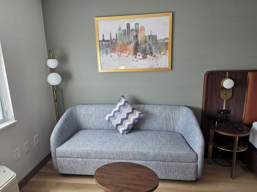 Upgrade, Queen Bed, Accessible