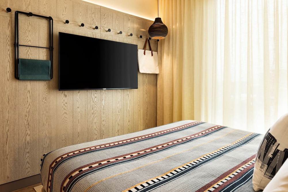 Moxy Madison Downtown 40/47
