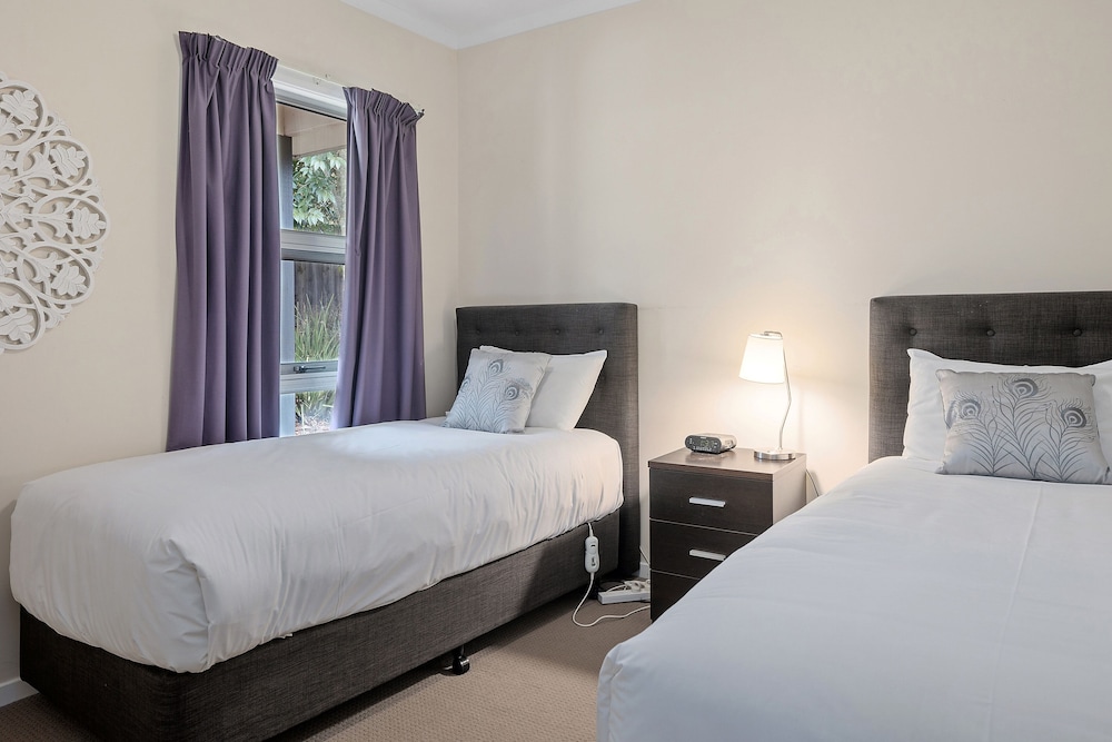 YARRA GABLES MOTEL 17/35