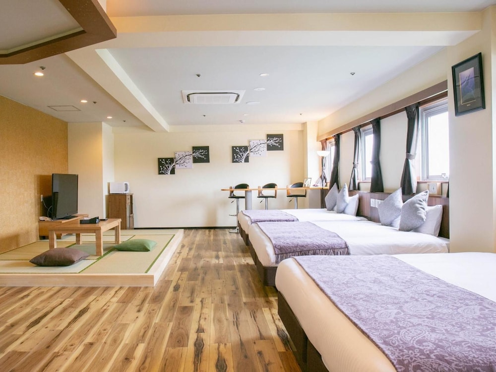 Rycom Crystal Hotel 8/59