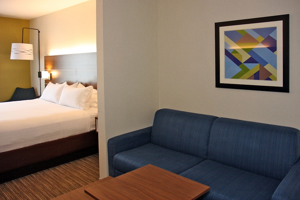 Holiday Inn Express Branford-New Haven 20/59