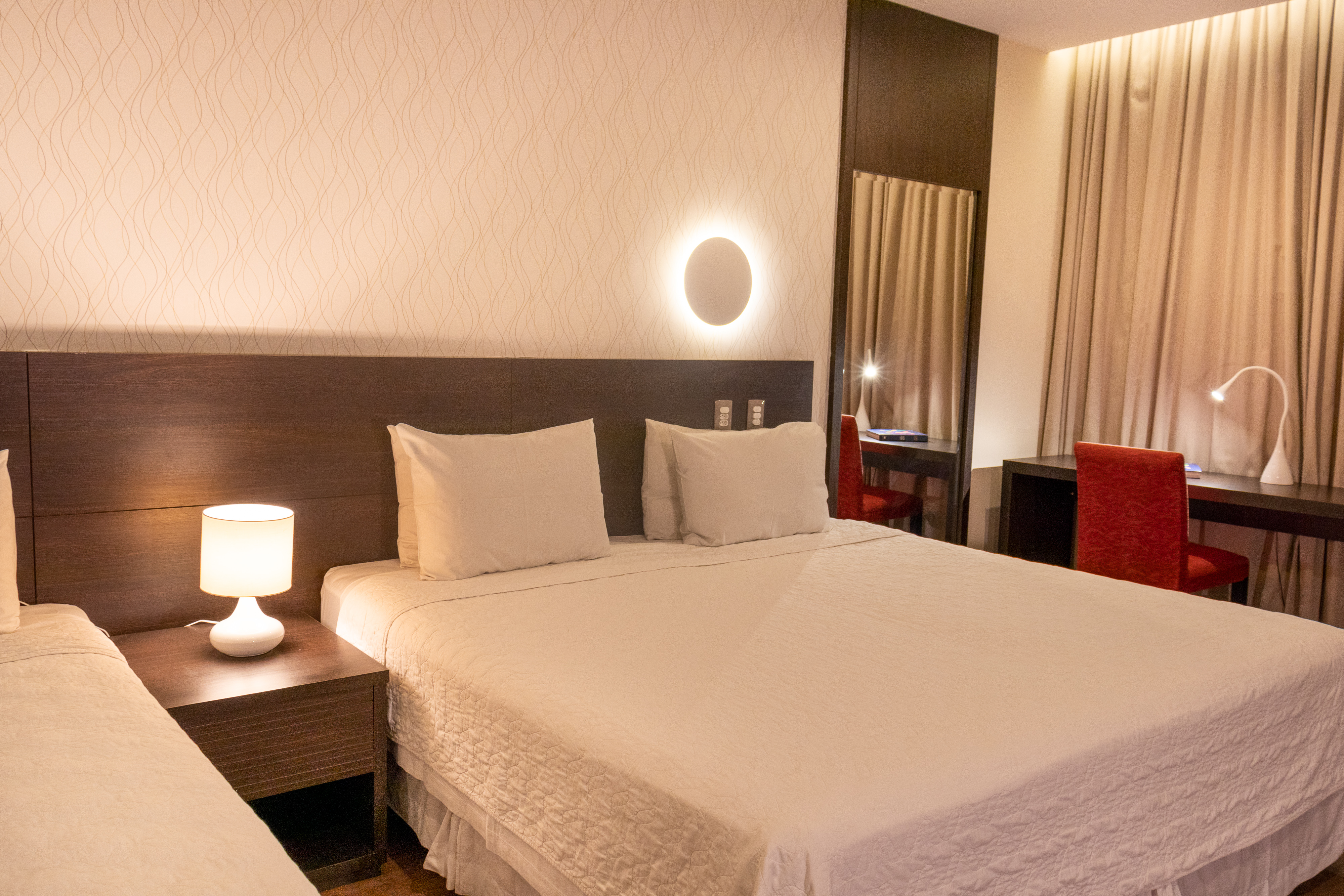 SUPERIOR, SUITE, KING BED