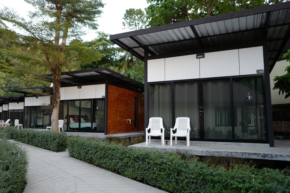 Nature Beach Resort 4/70