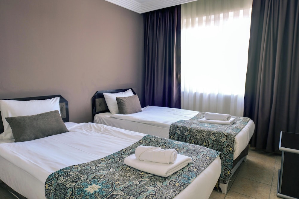 2 BEDROOMS, APARTMENT