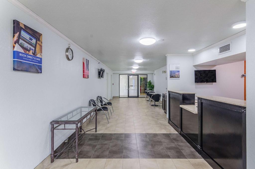 Motel6 Troy, AL 24/35