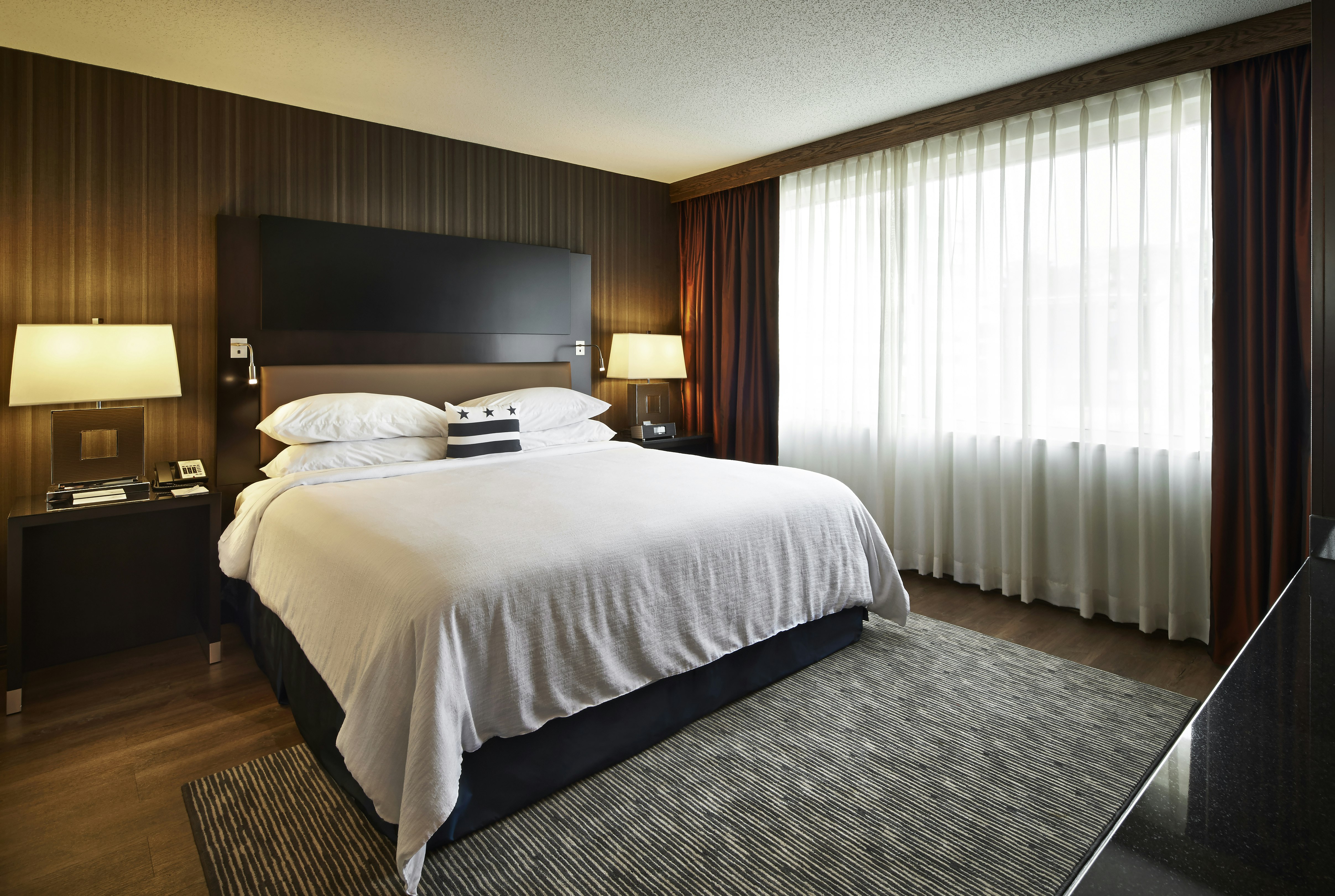 SUITE, KING BED, ACCESSIBLE