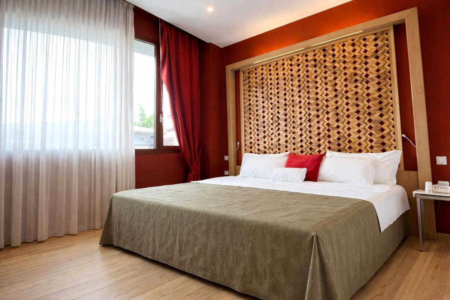 Room, Double or Twin Bed