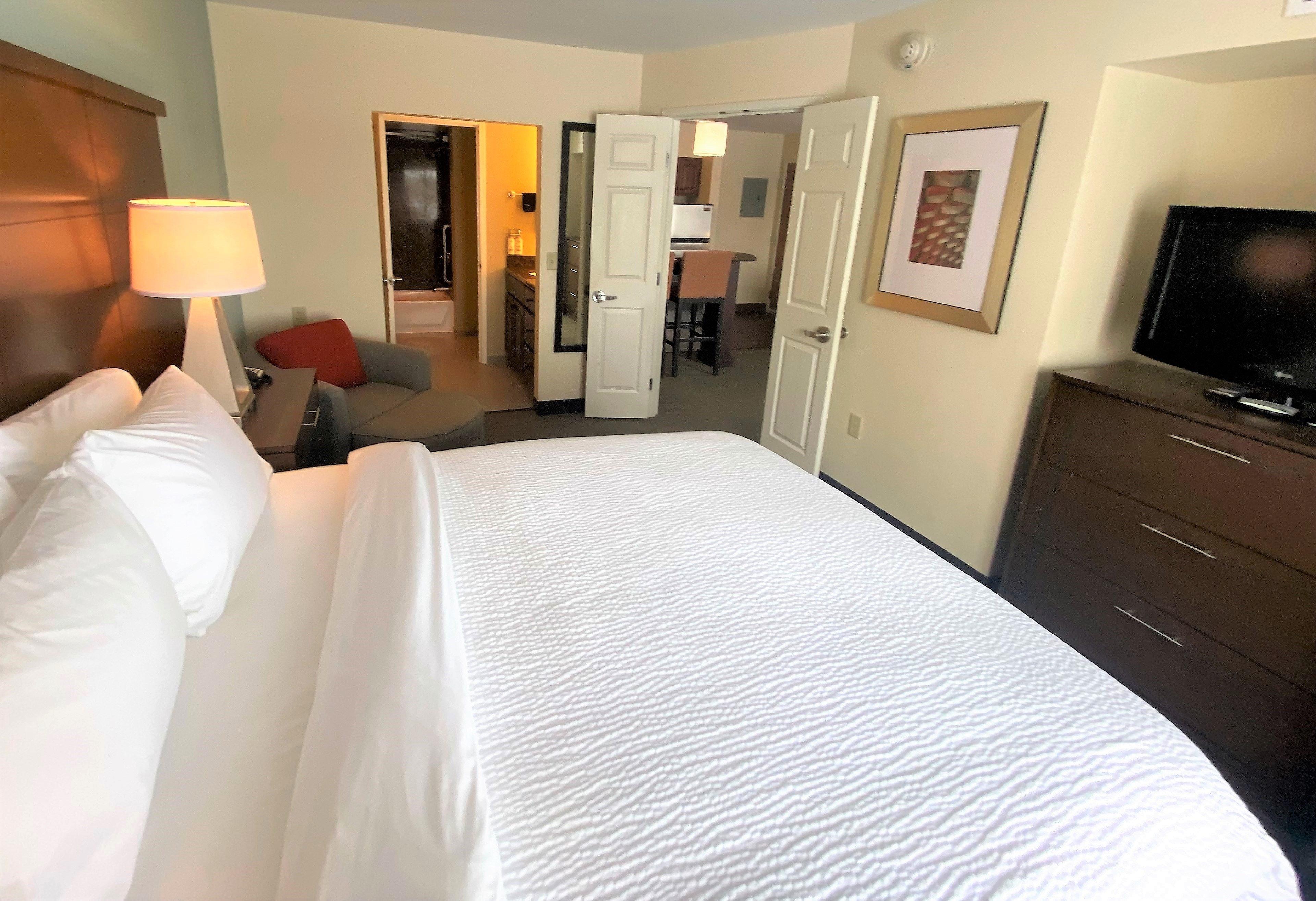1 Bedroom, Suite, Queen Bed, River View
