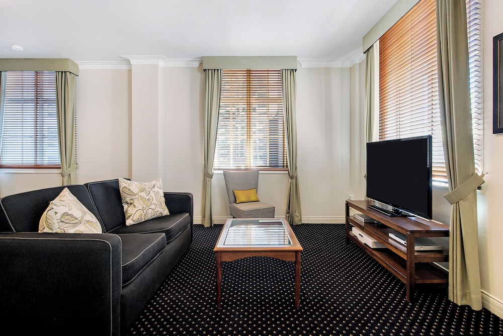 Ultiqa Rothbury Hotel 47/71