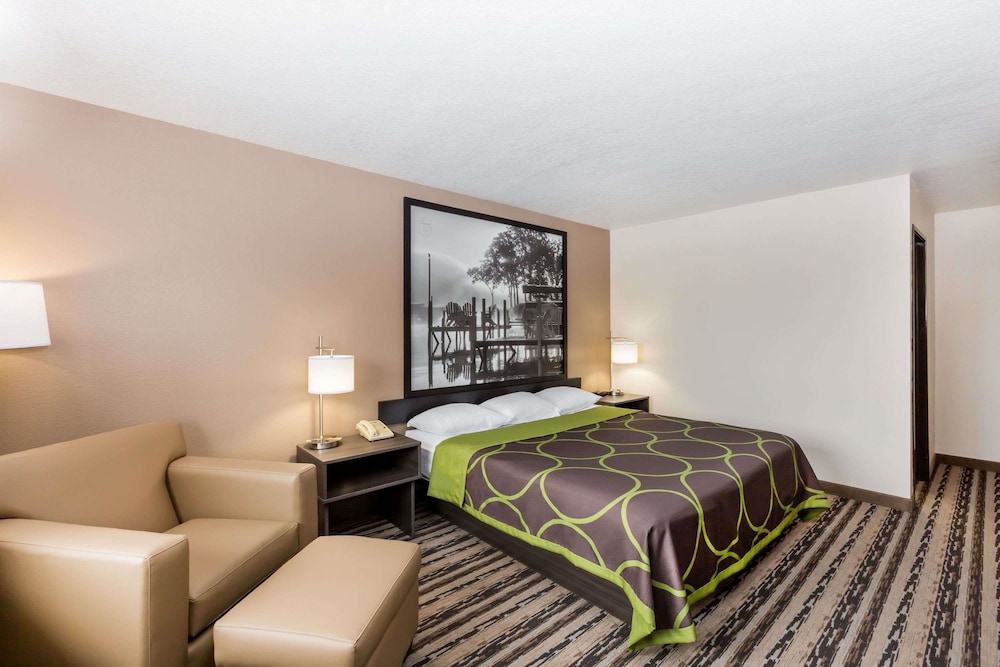 Super 8 by Wyndham Spirit Lake/Okoboji 18/41