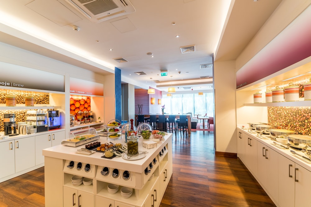 Hampton By Hilton Warsaw Airport 24/30
