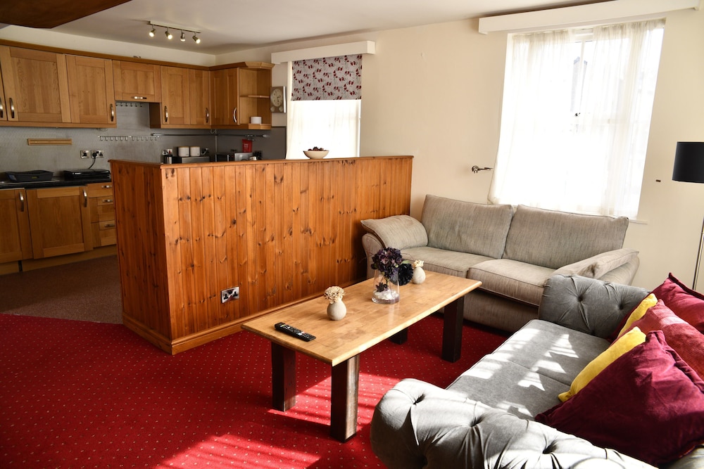 The Knighton Hotel by Payman Club 44/50