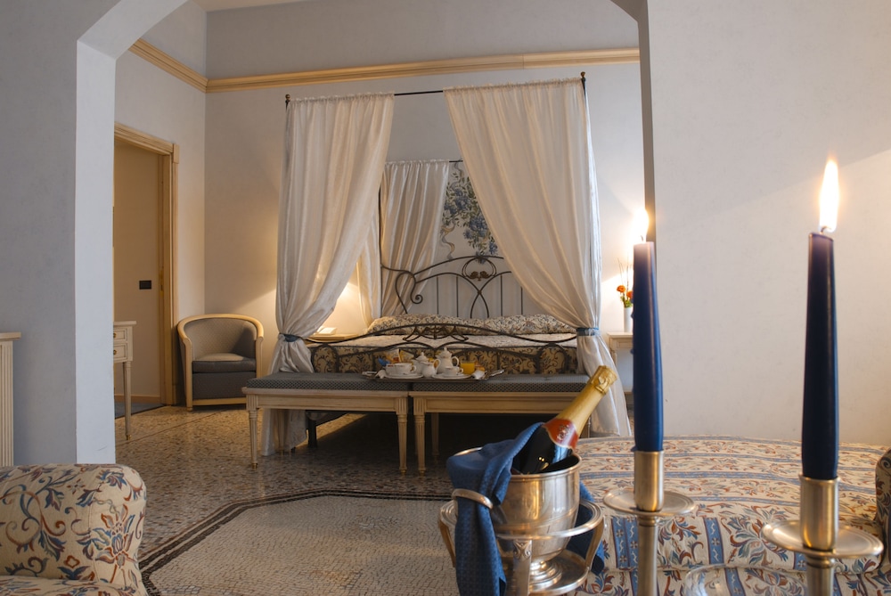 Hotel de La Ville 49/64