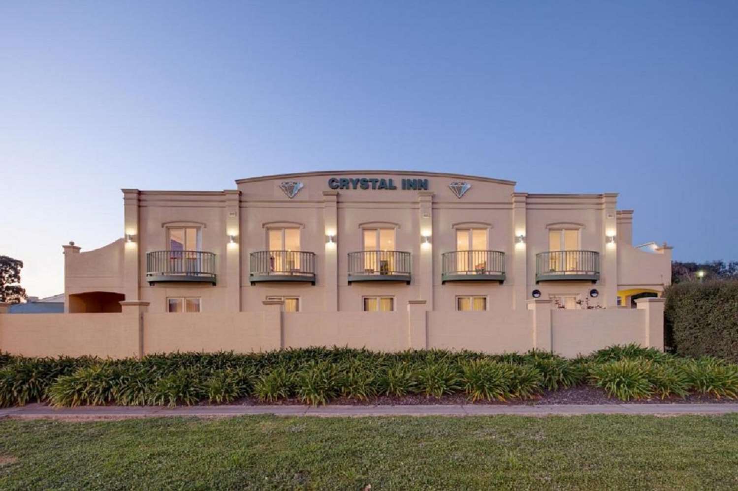 Crystal Inn 1/3