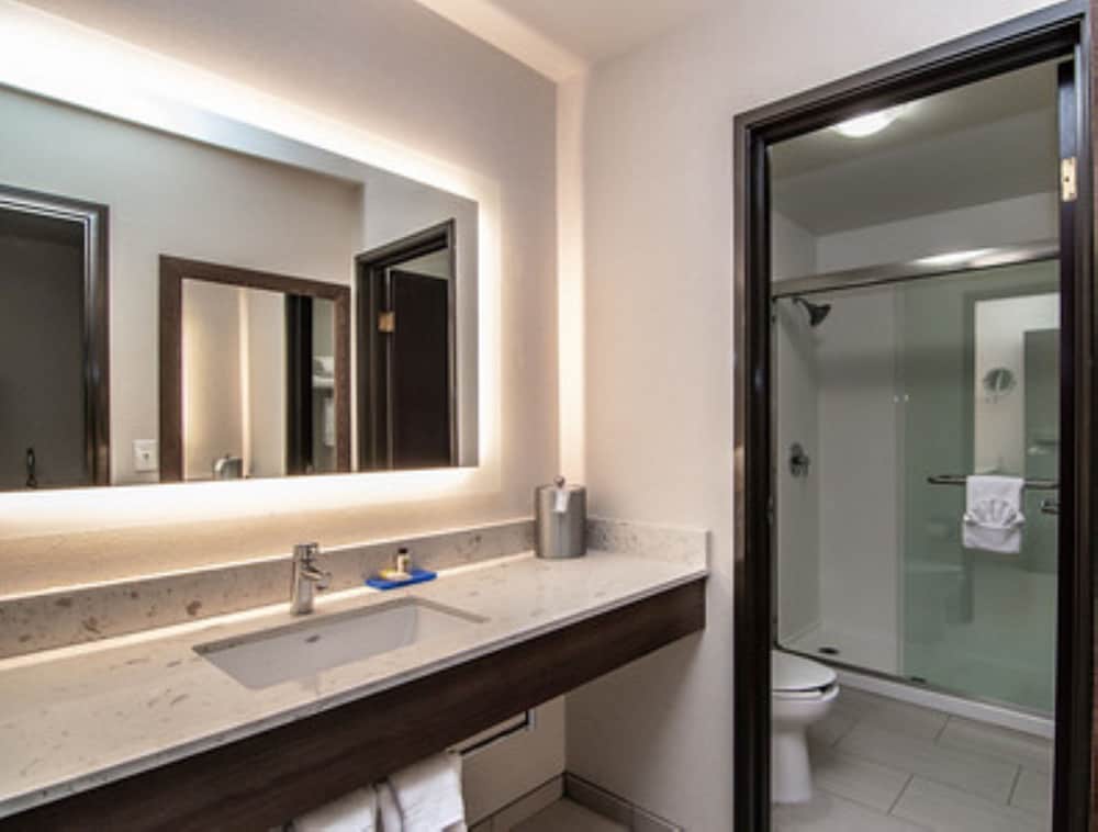 Holiday Inn Express Downtown Spokane 32/58