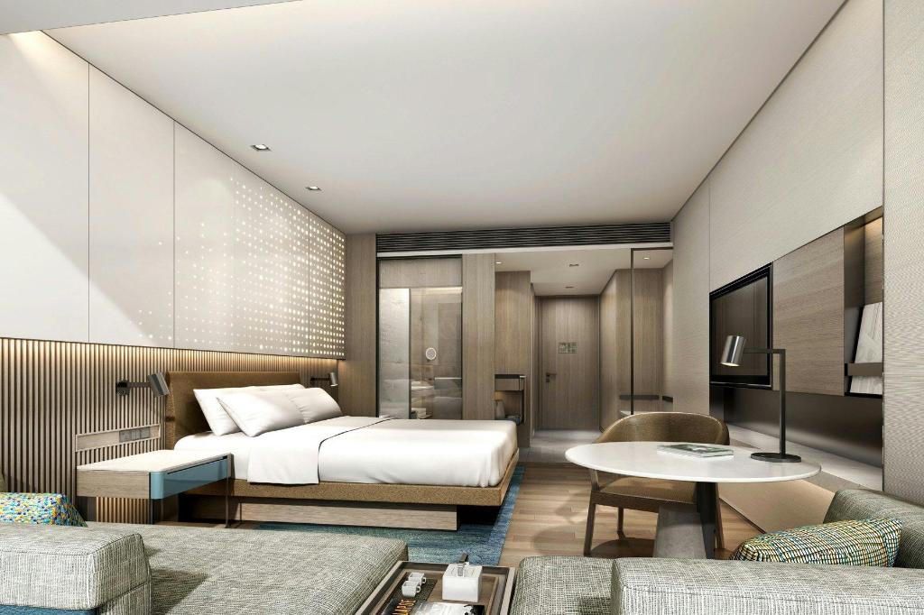 Courtyard, Guest Room, King Bed, City View