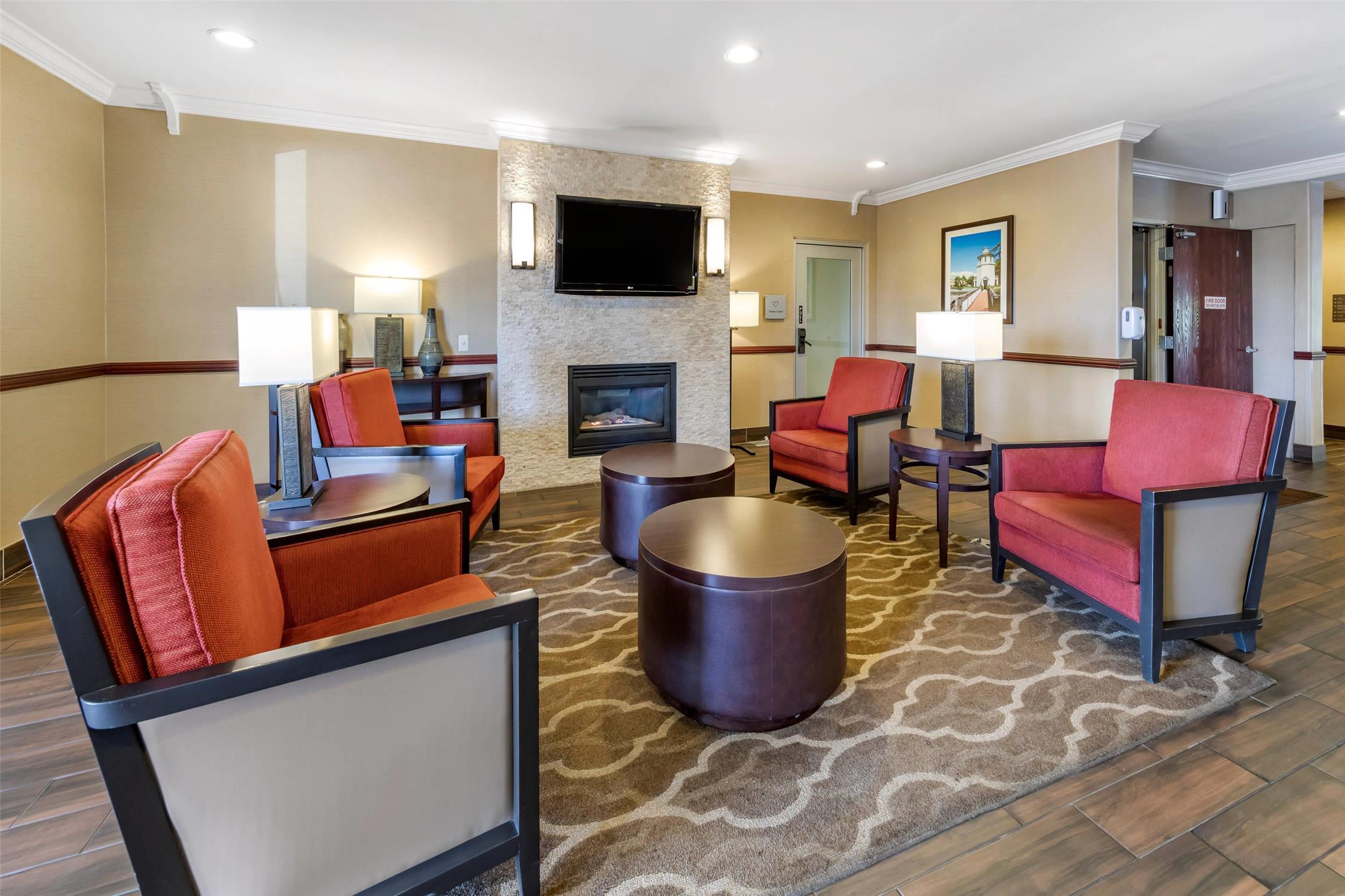 Comfort Suites Near Six Flags Magic Mountain 17/30
