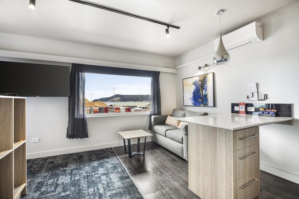 Burnie Central Townhouse Hotel 46/65