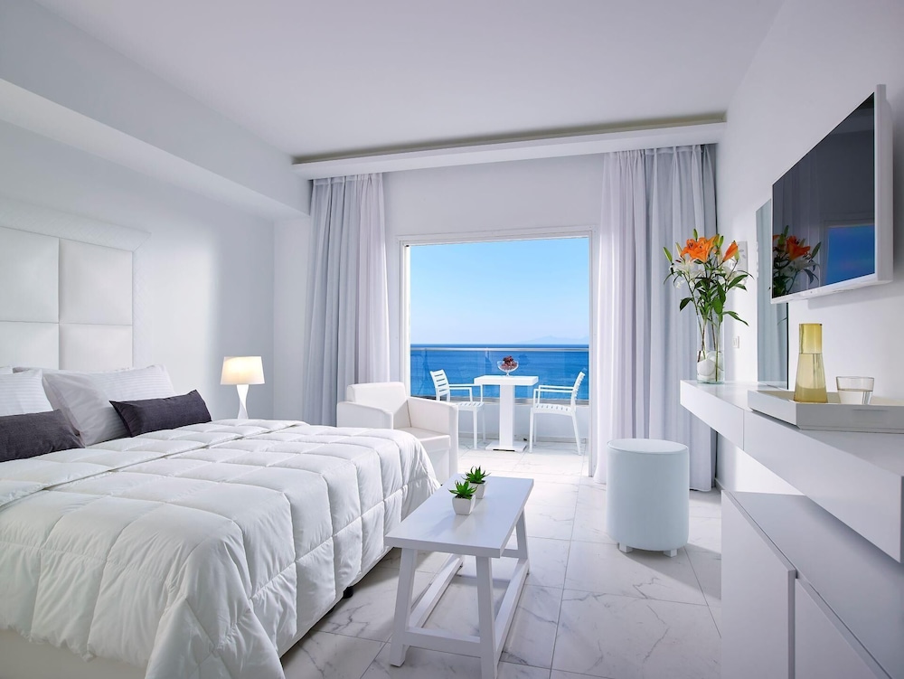 Dimitra Beach Hotel and Suites 33/76