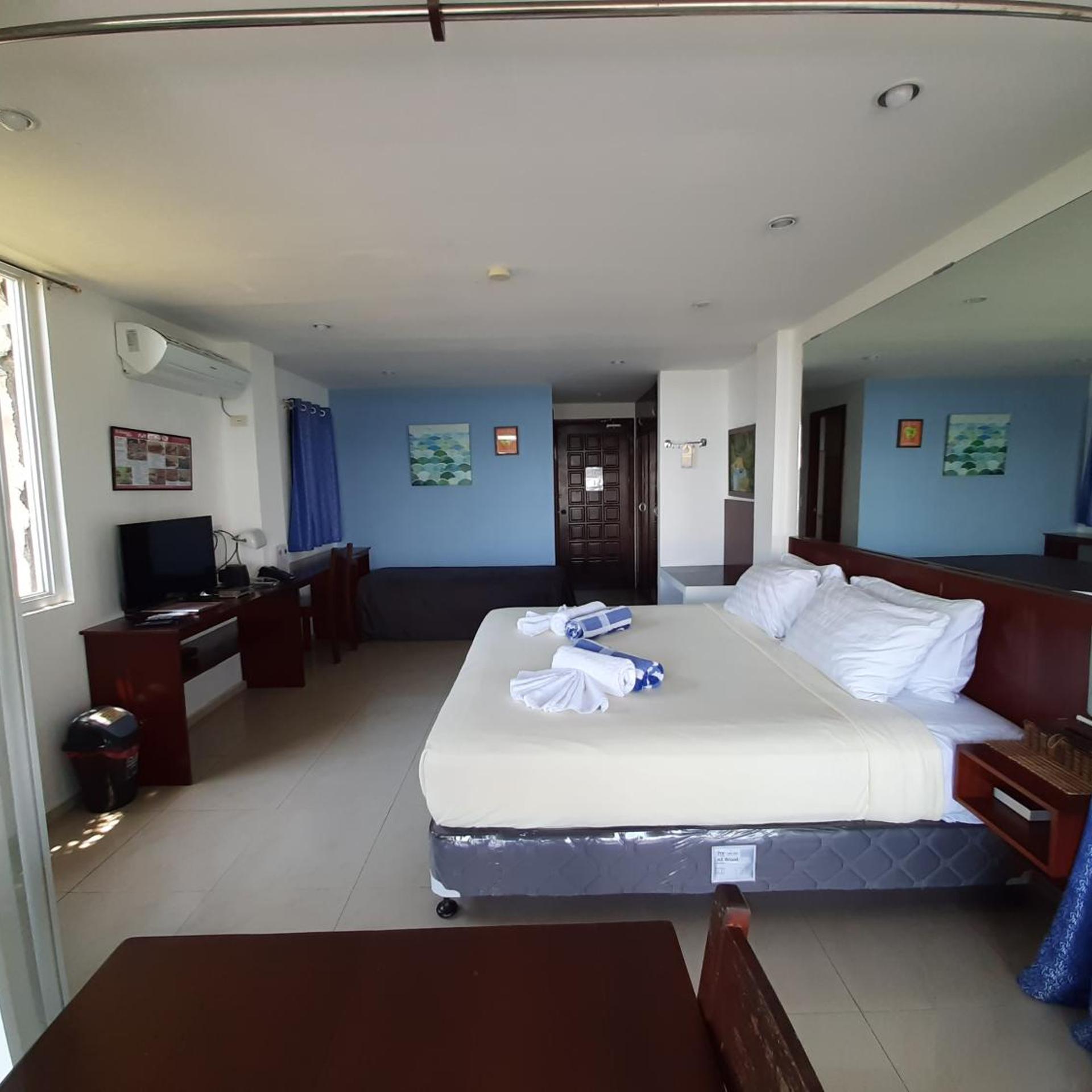 Deluxe, King Bed
