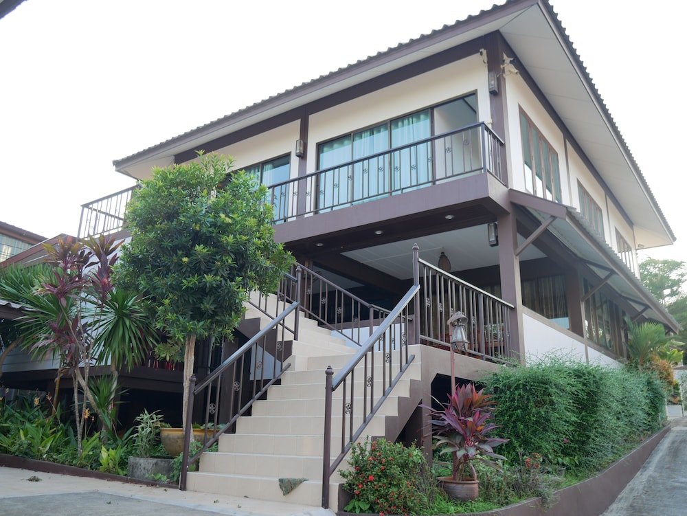Pattana Resort photo1