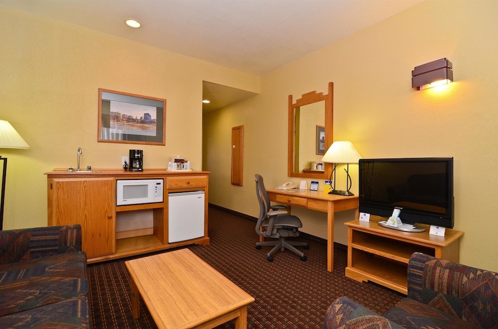 Turquoise Inn and Suites Cortez near Mesa Verde 35/42