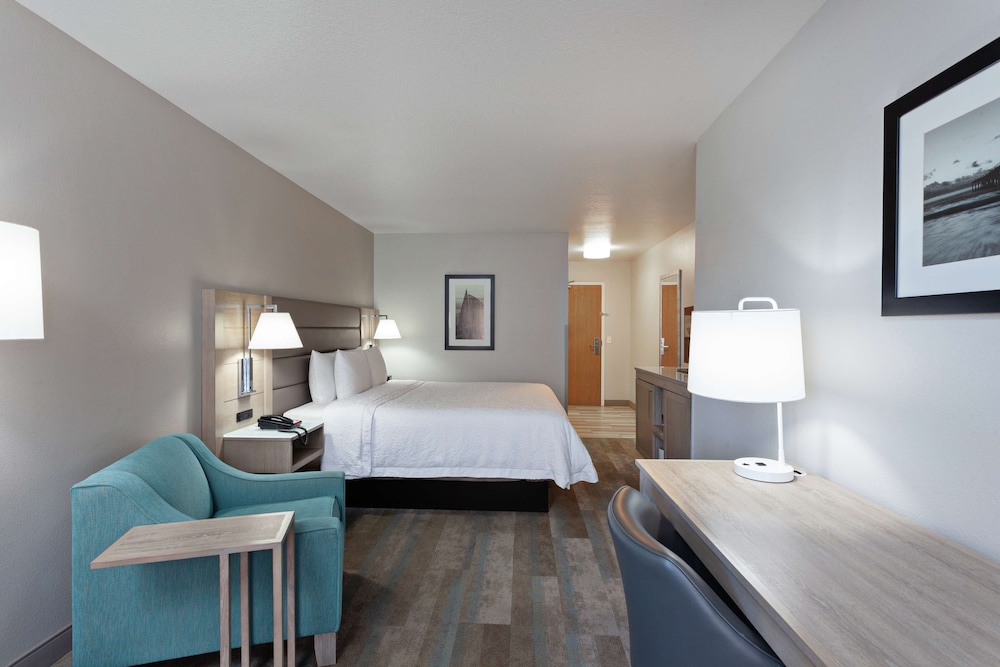 Hampton Inn and Suites Hermosa Beach 17/43