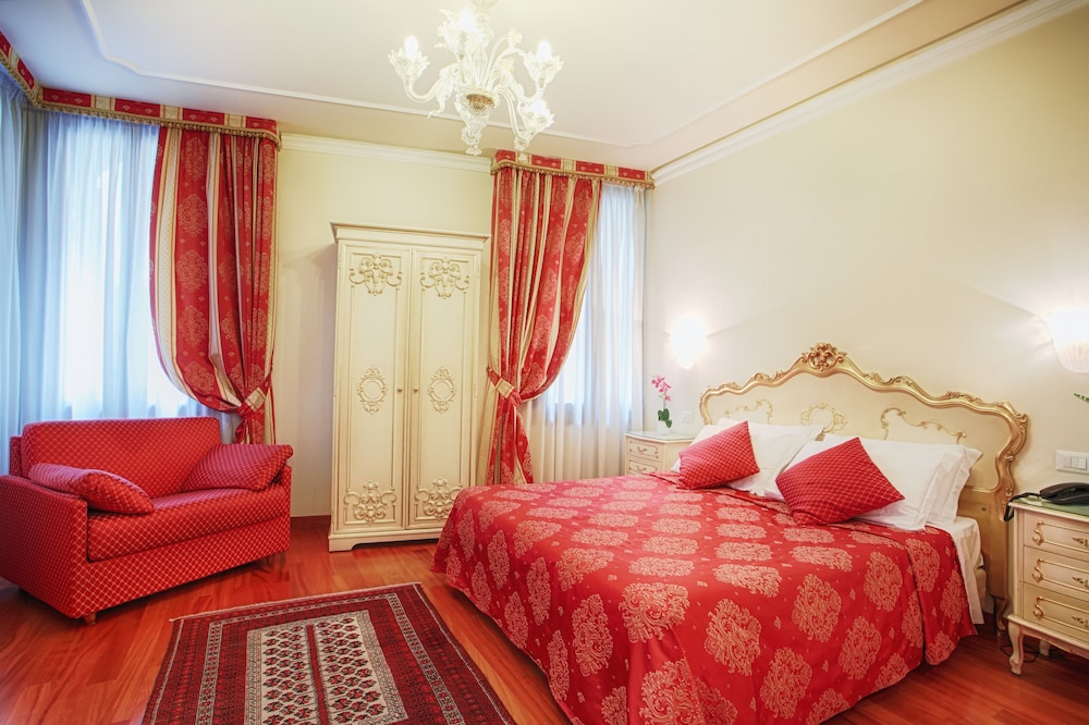 San Luca Hotel 45/55