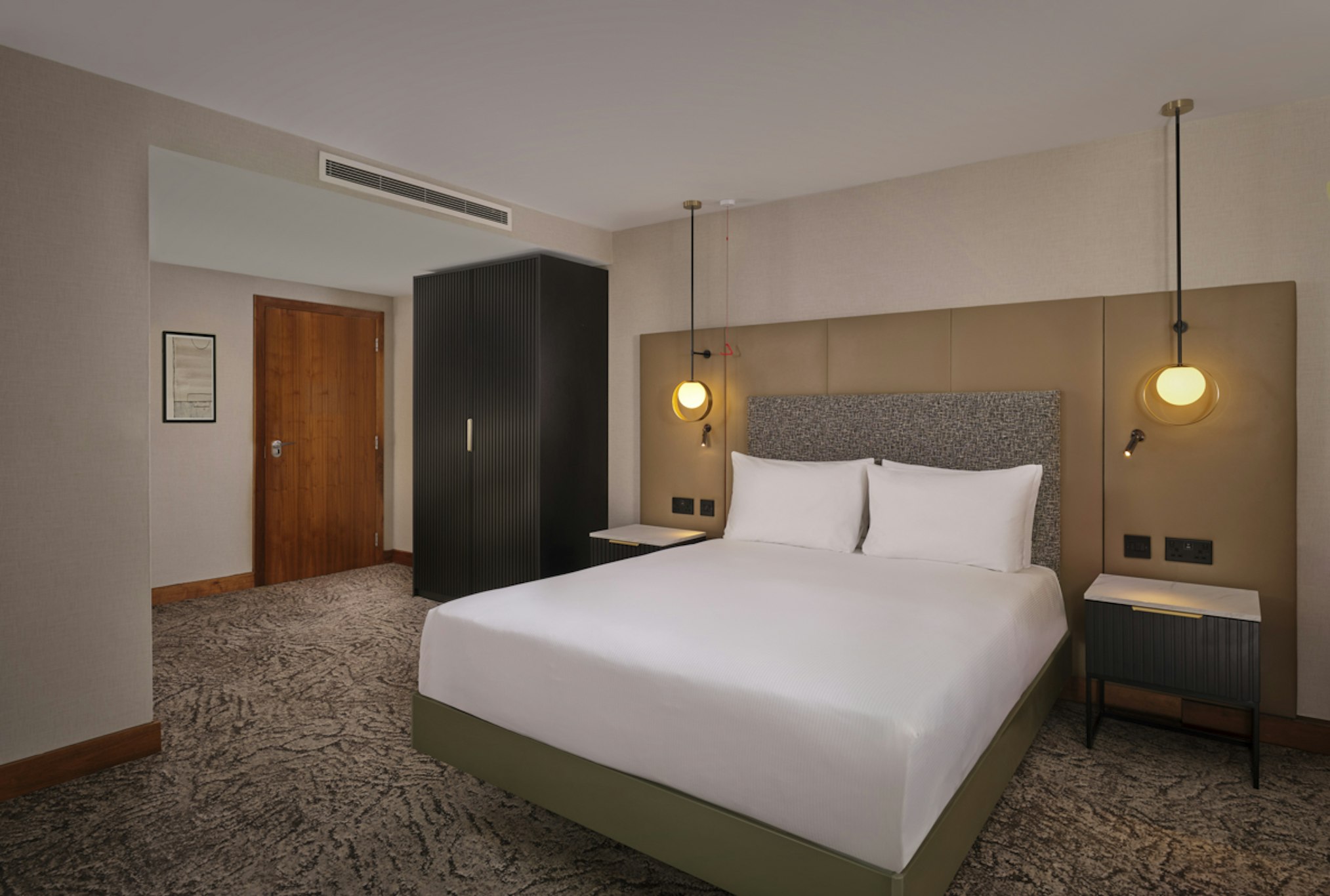 ROOM, QUEEN BED, ACCESSIBLE
