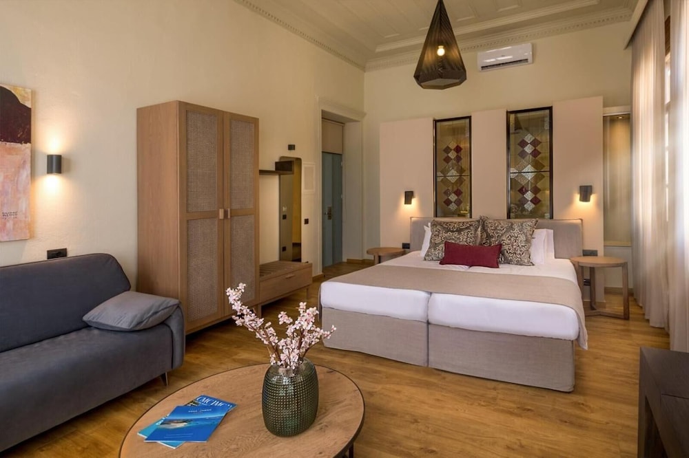 Contessa Boutique Hotel 30/65