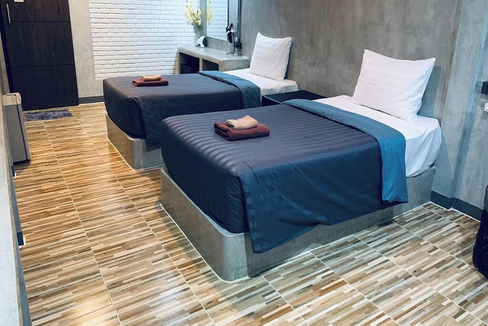 DELUXE, TWIN BEDS