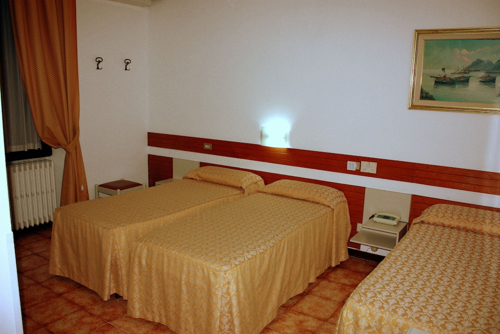 Piccolo Hotel 20/34