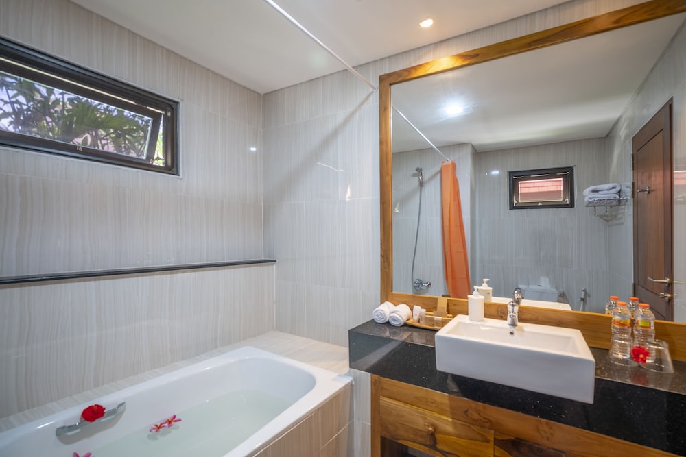 The Salila Beach Resort 33/34