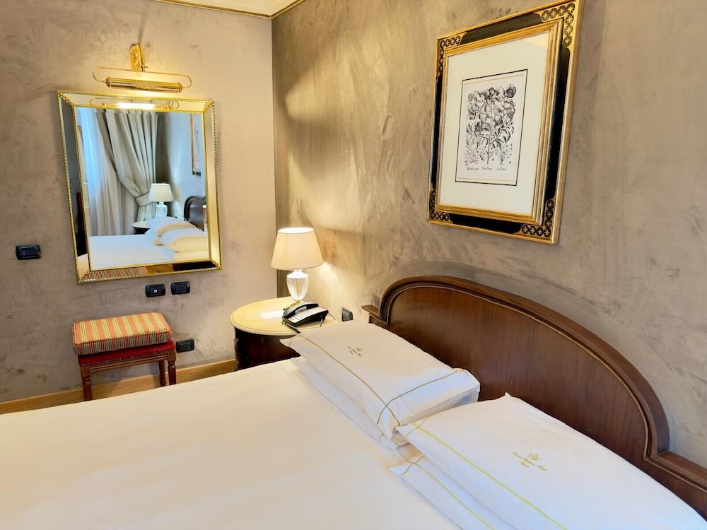EXECUTIVE, SUITE