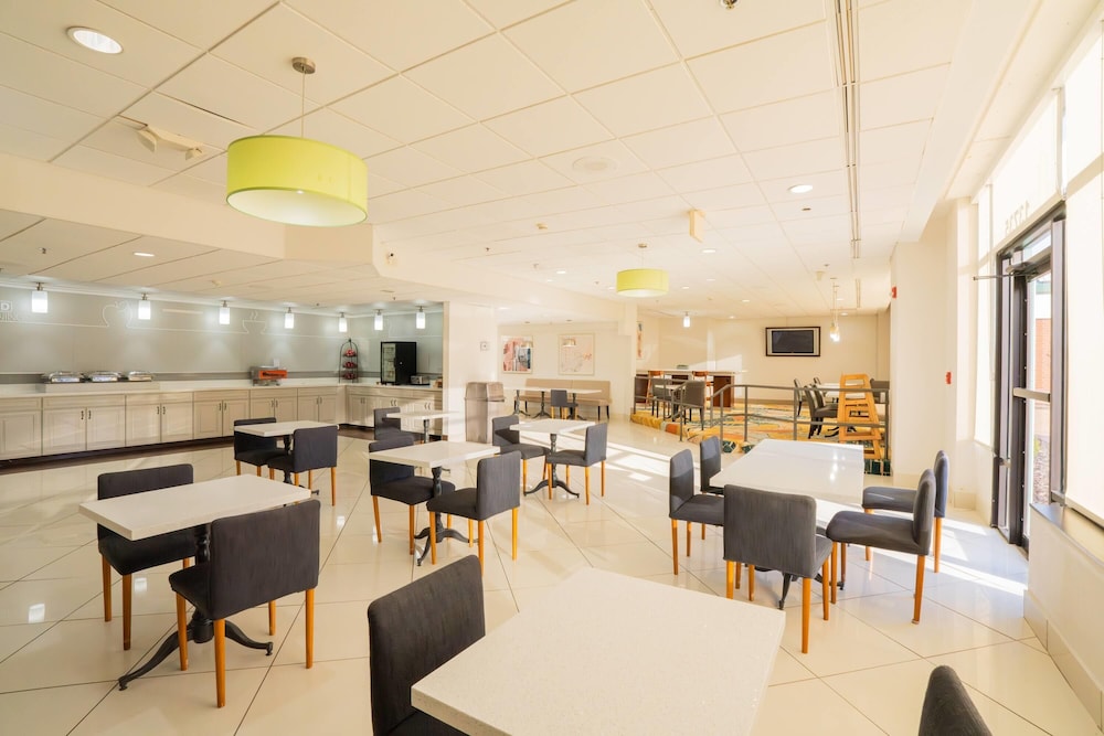 Elimwood Hotel, A Ramada by Wyndham 45/64