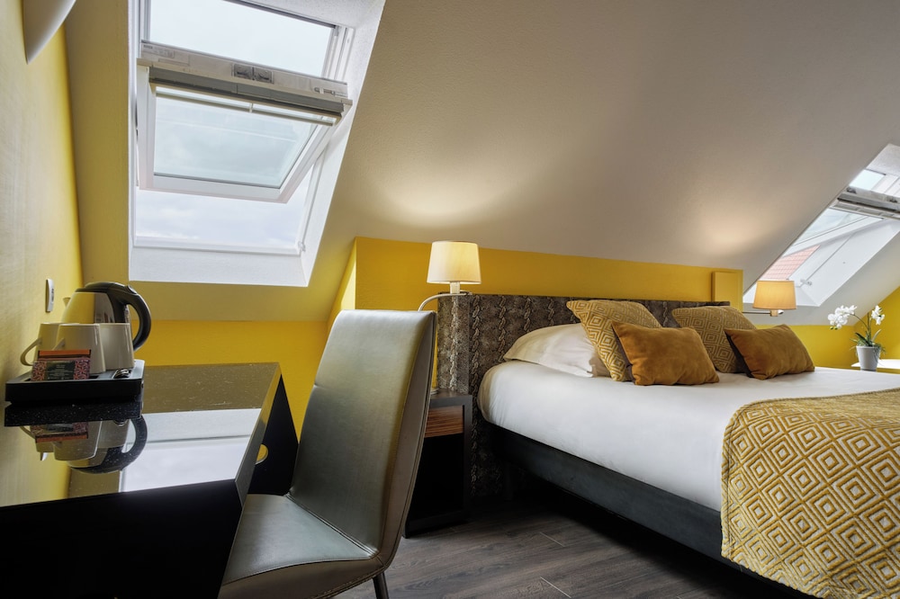 ROOM, TRIPLE