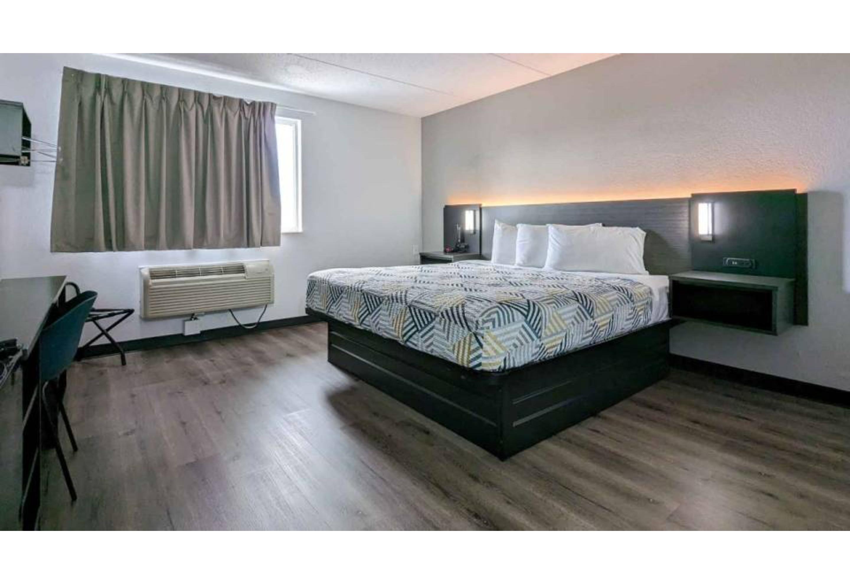 1 King Bed