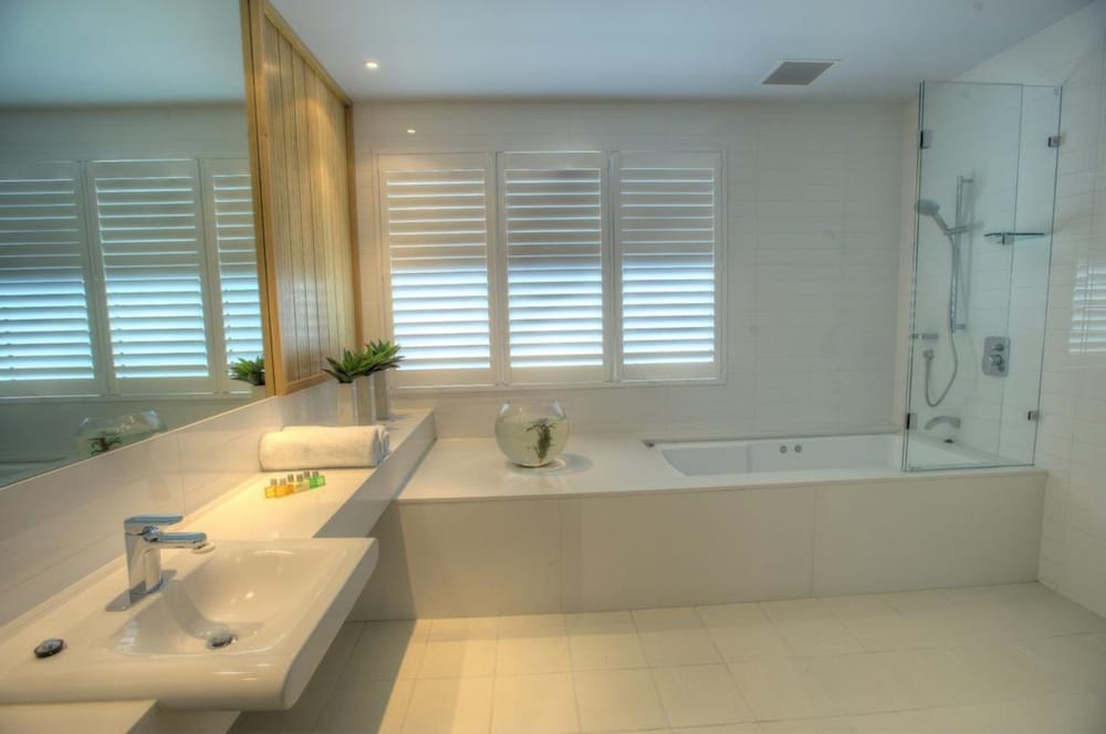 SPA, DELUXE